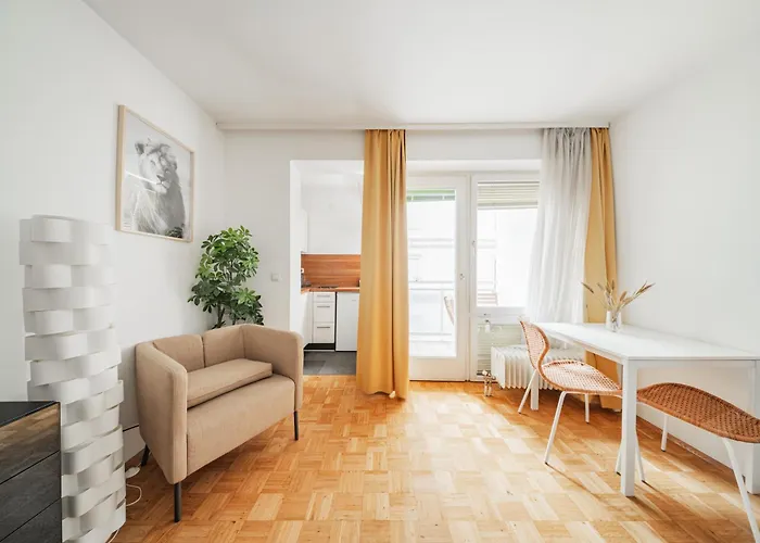 Next To Karlskirche Apartment *